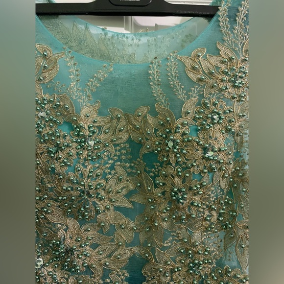 Elegant Illusion Neckline Gold Lace Overlay Prom Dress size small - Picture 4 of 4